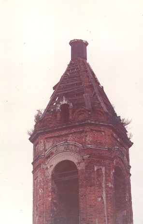 Храм Казанской иконы Божией Матери в д. Грайвороны до реставрации 1980 год