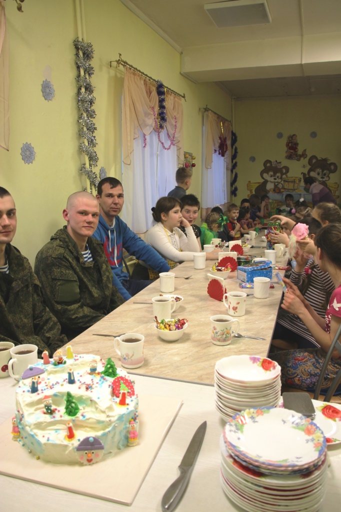 Детский рождественский утренник в социальных центрах