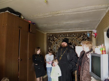 Пасхальные подарки многодетным и малообеспеченным семьям