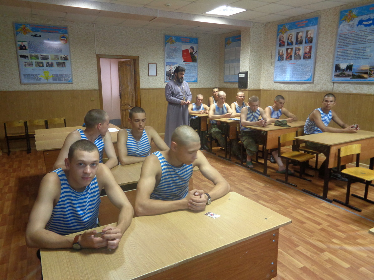 Протоиерей Дмитрий Измайлов посетил десантников в войсковой части № 40917 (ВДВ).