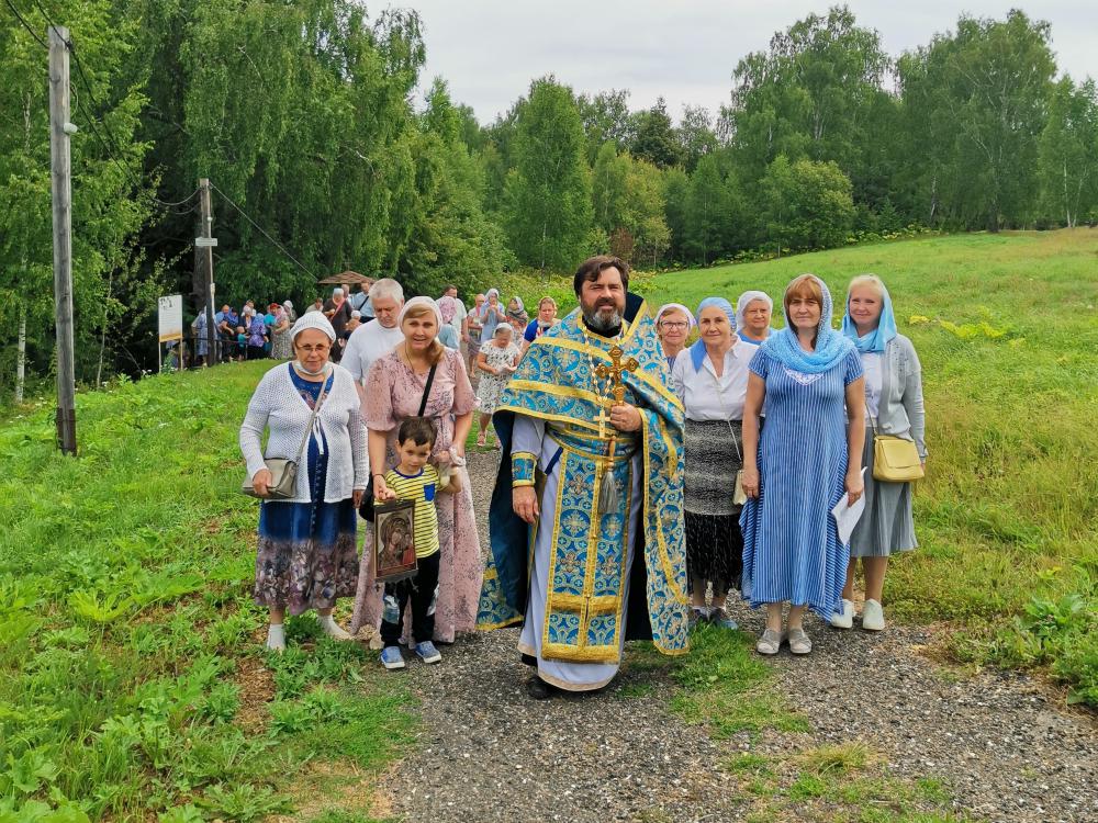 Престольный Праздник в Казанском храме деревни Грайвороны