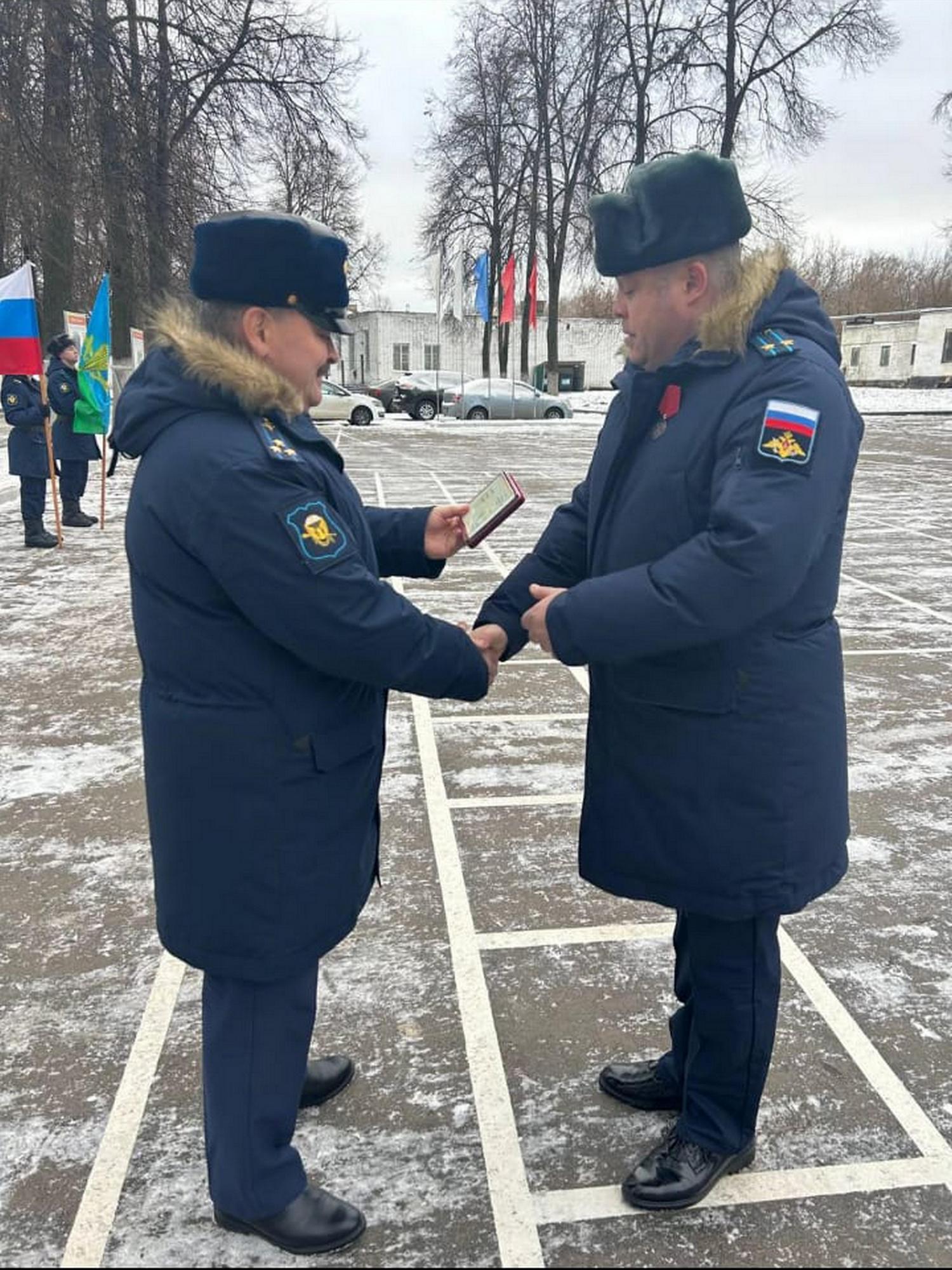 Награждение военнослужащих.