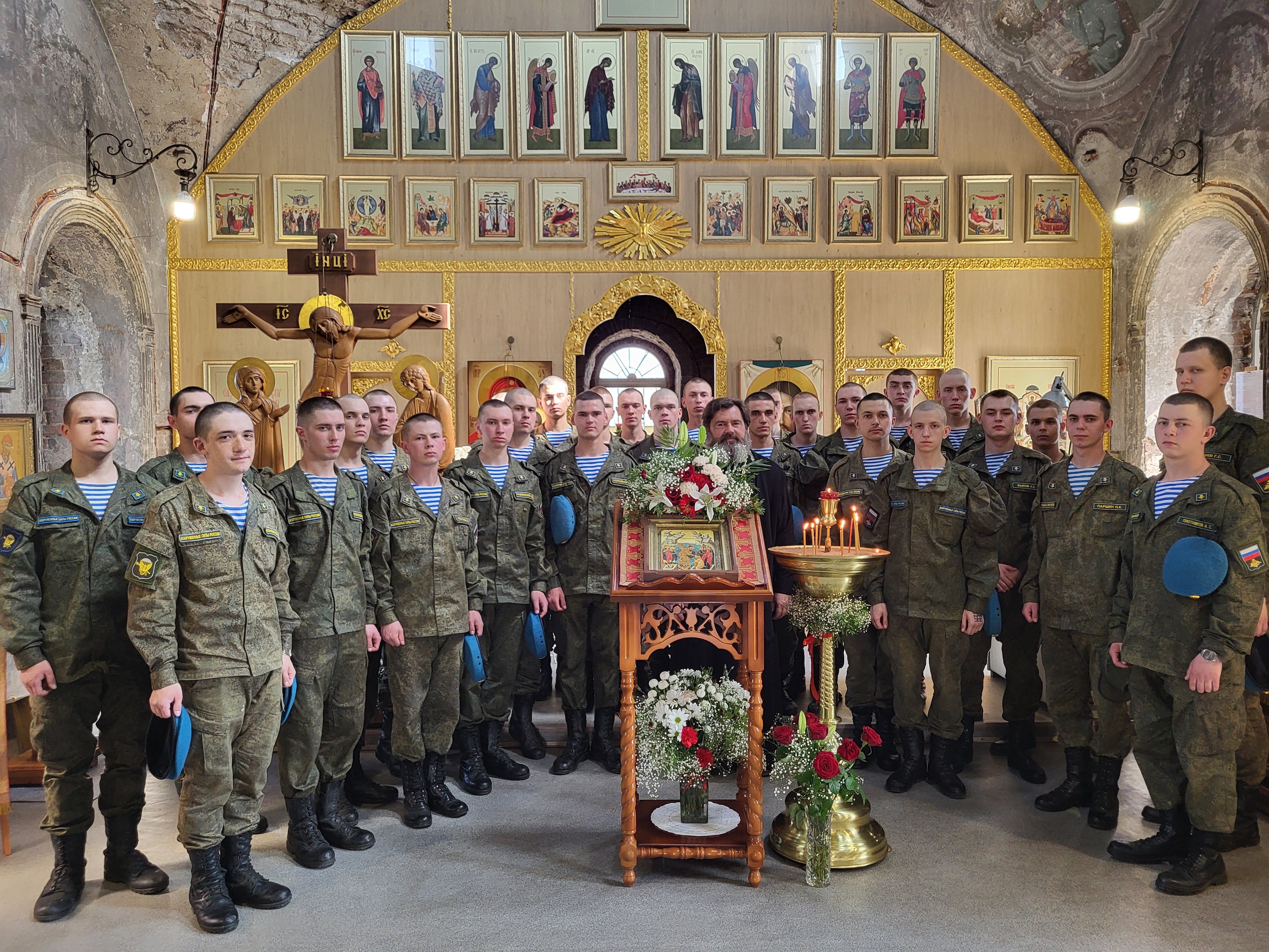 Встреча с военнослужащими в Казанском храме в Светлы праздник Пасхи деревни Грайвороны.