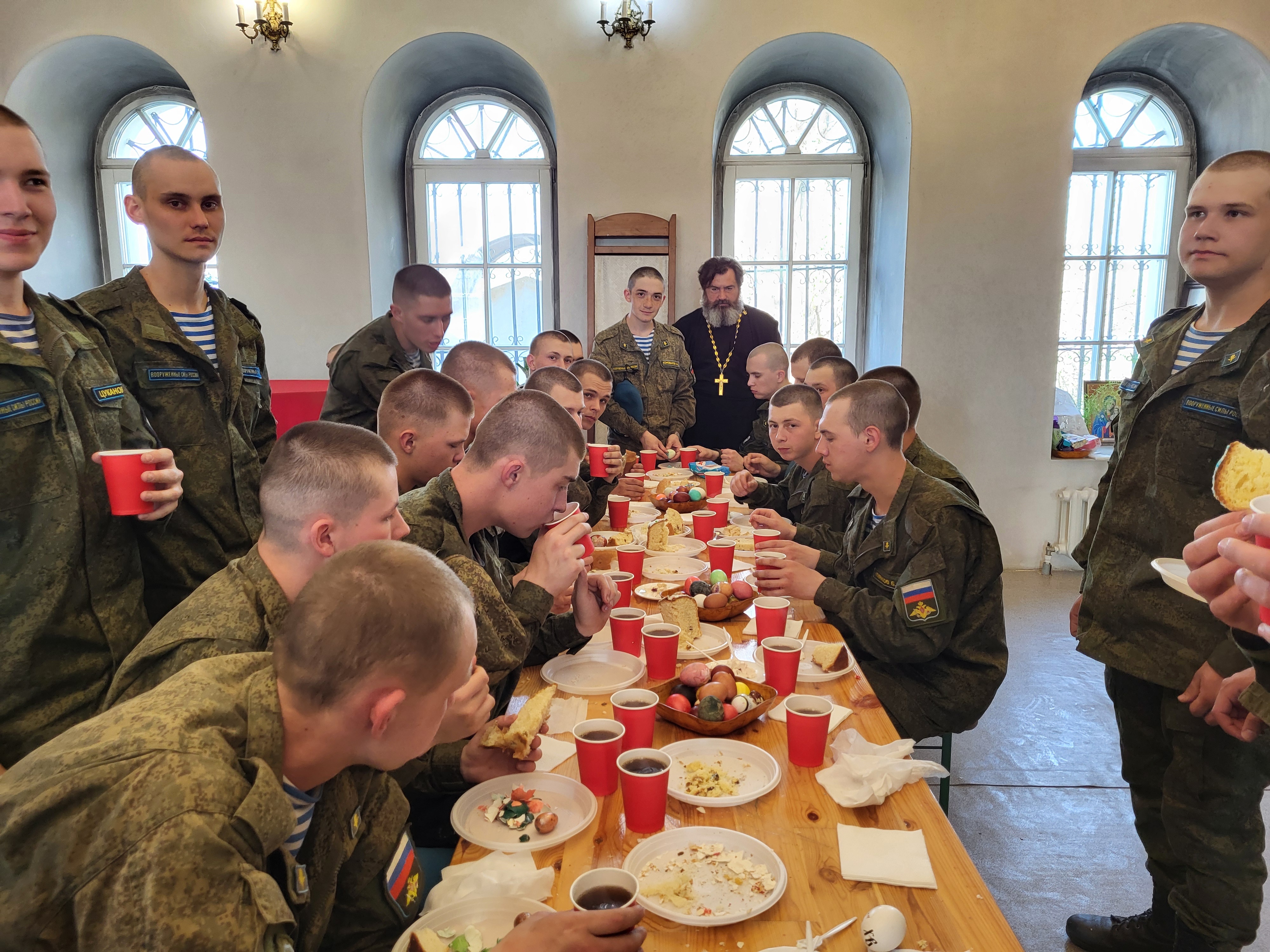Встреча с военнослужащими в Казанском храме в Светлы праздник Пасхи деревни Грайвороны.