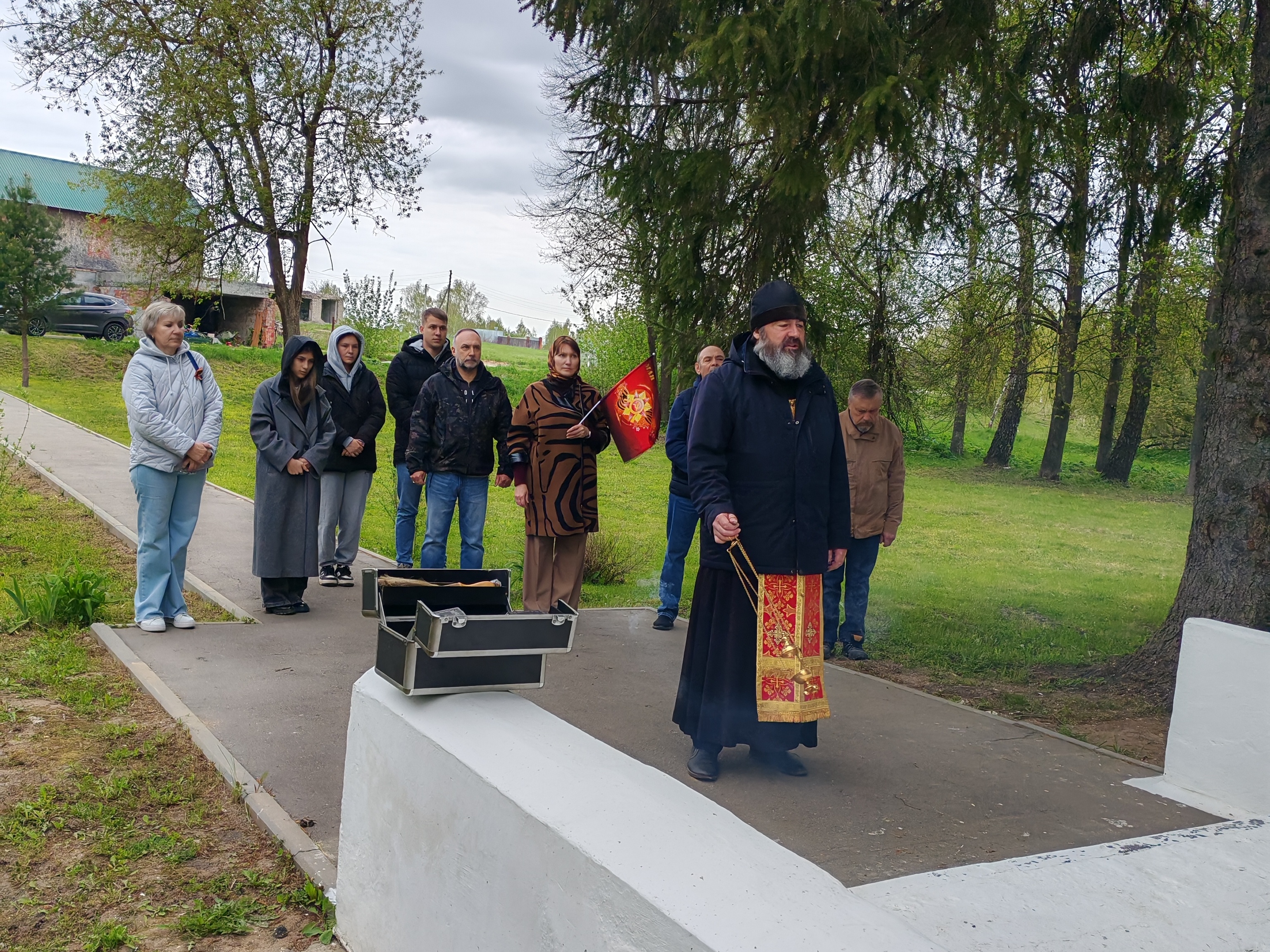Молебен в честь 80-летия Победы у мемориала в д. Туменское.