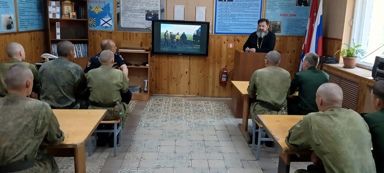 Освещение техники и беседа в войсковой части.