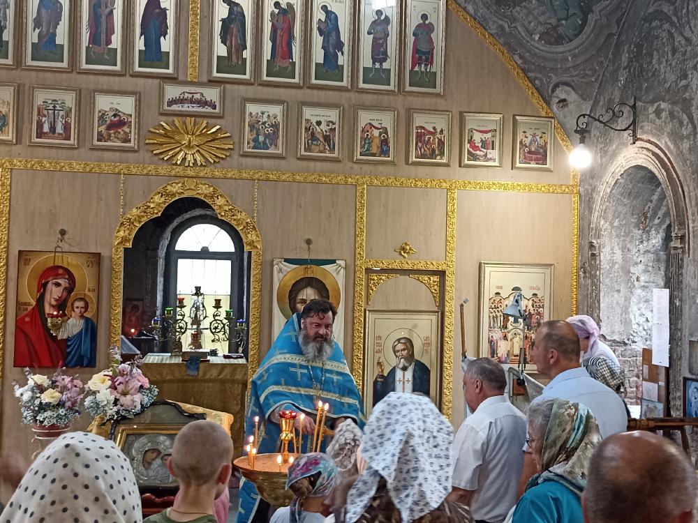 Престольный Праздник в Казанском храме деревни Грайвороны