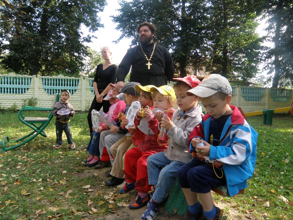 Подарки и сладости от "Дари добро"