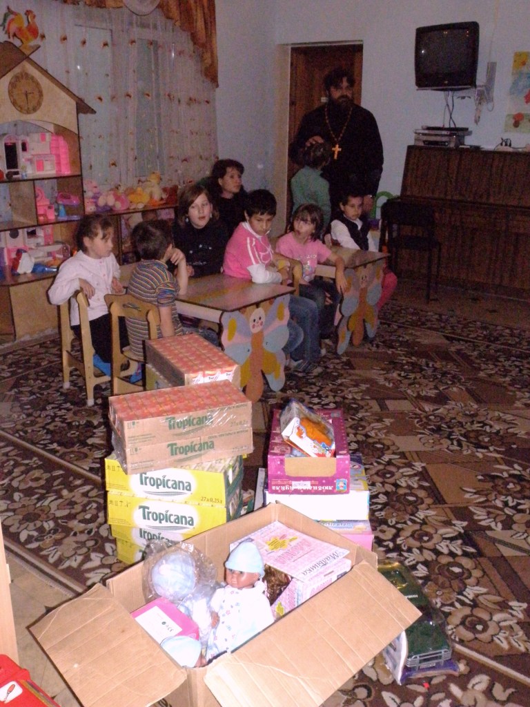 Передача подарков детдому в Песках