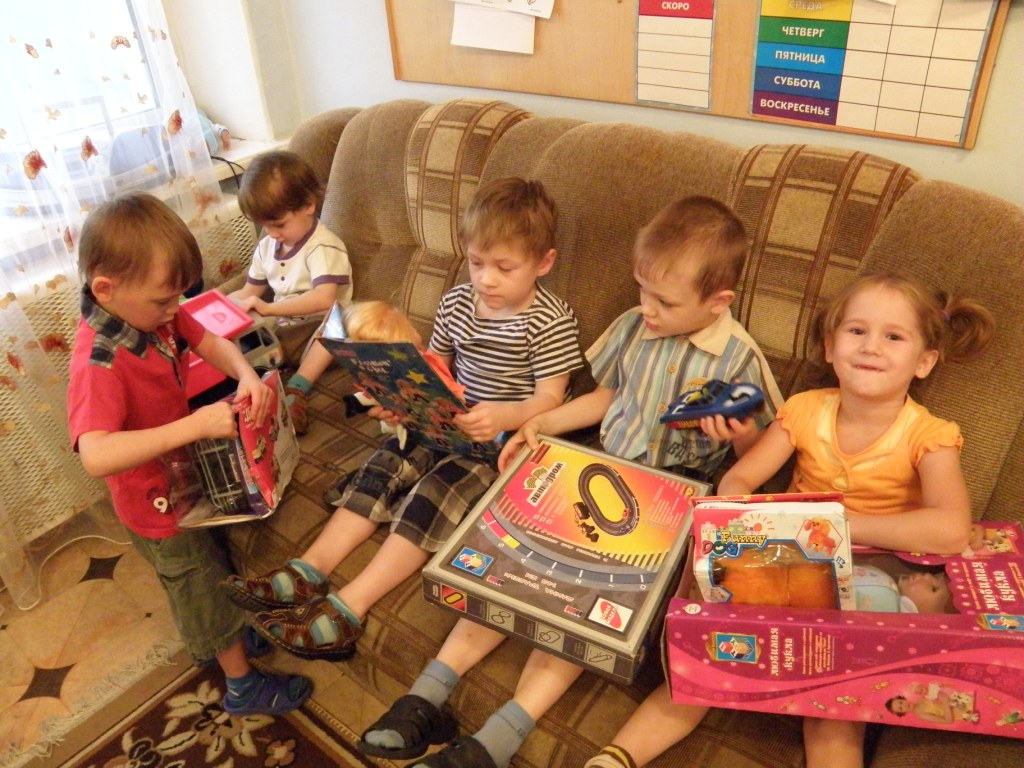 Передача подарков детдому в Песках