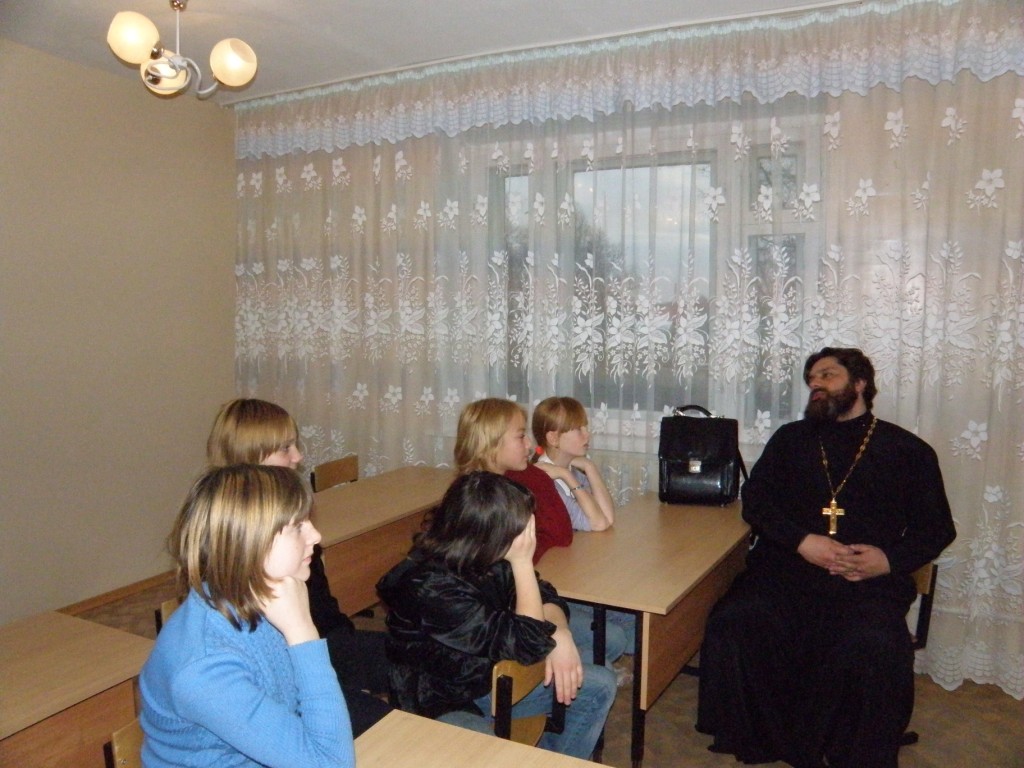 Беседа с воспитанницами Запрудного детского дома