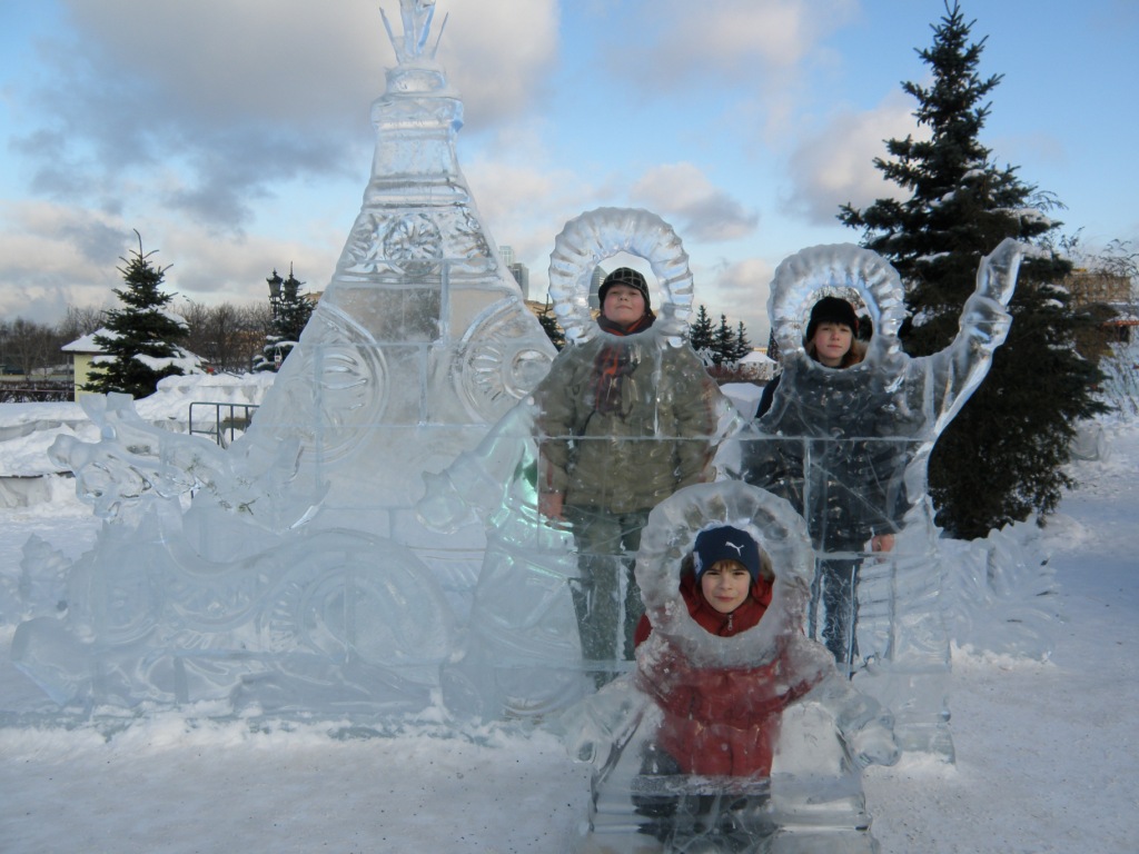 Поездки на праздничную программу "В гостях у Деда Мороза и Санта-Клауса"