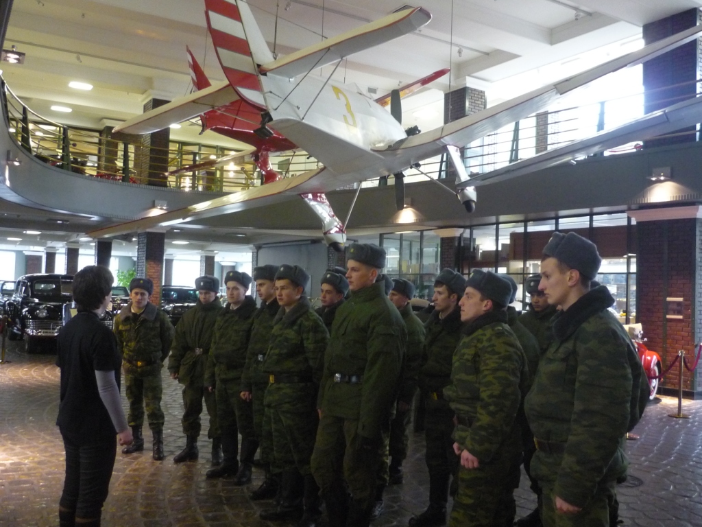 Поездка солдат в Музей техники Вадима Задорожного