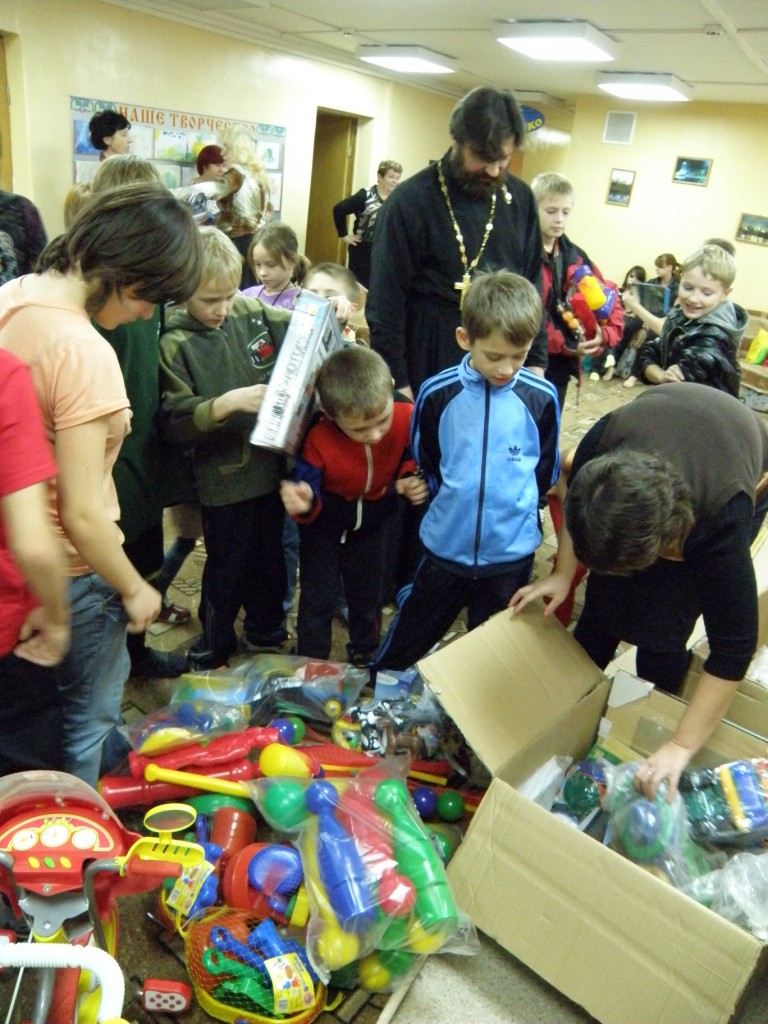 "Согреем детские сердца"