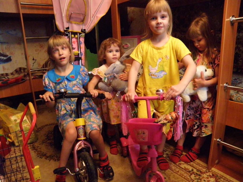 "Согреем детские сердца"