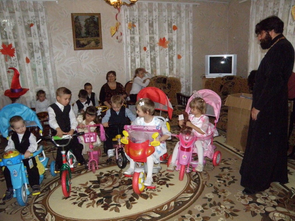 "Согреем детские сердца"