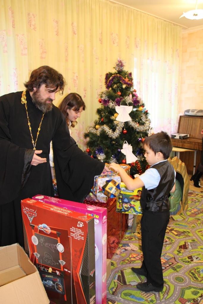 Рождественские поздравления в детских социальных центрах