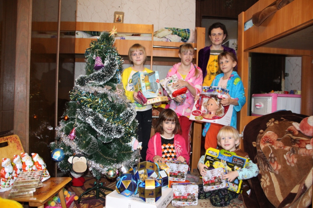 Рождественские поздравления в детских социальных центрах