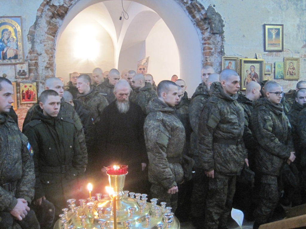 Беседа с солдатами и поездка в храм